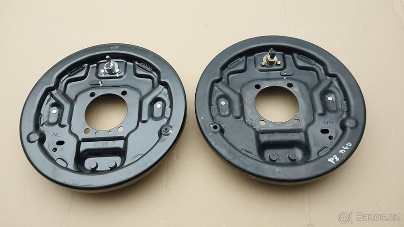 Nissan Navara D40 : Štíty zadních brzd