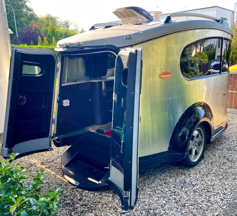 Prodám americký obytný přívěs Airstream BaseCamp