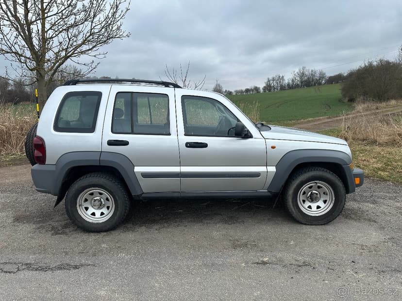 Jeep Cherokee KJ 3,7 Automat 12/2006 pěkný stav