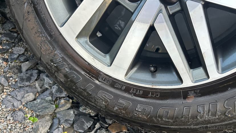 Hilux kola originál