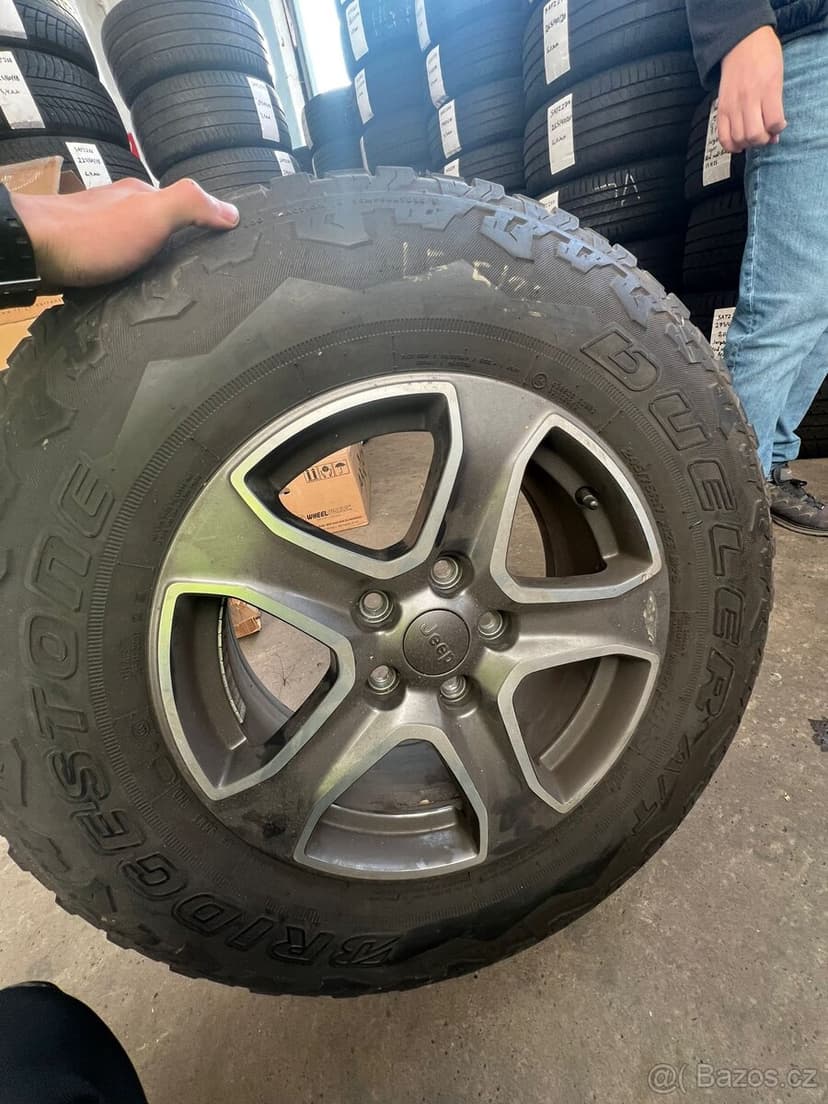 Jeep Wrangler sada 5ks kola r17 245/75