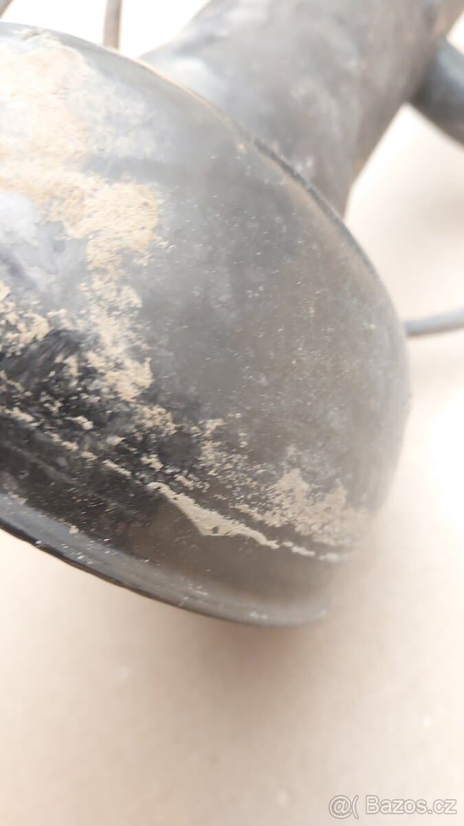 Nissan Navara D40 : Hrdlo nádrže