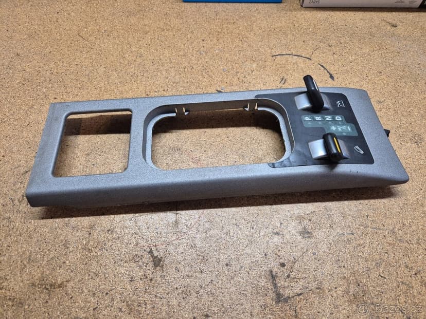 Range Rover L322 2002-2005 ovládací panel redukce