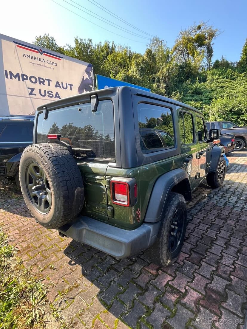 SLEVA Jeep Wrangler 3.6 V6 2021 – poškozený auto je v ČR