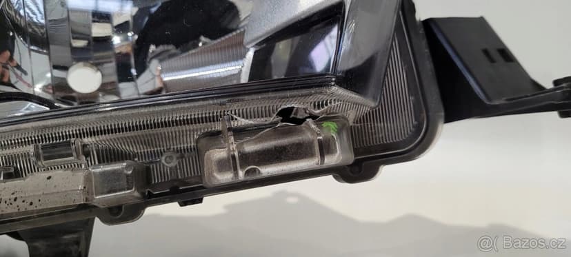 Hilux 2016 - levý a pravý světlomet led xenon