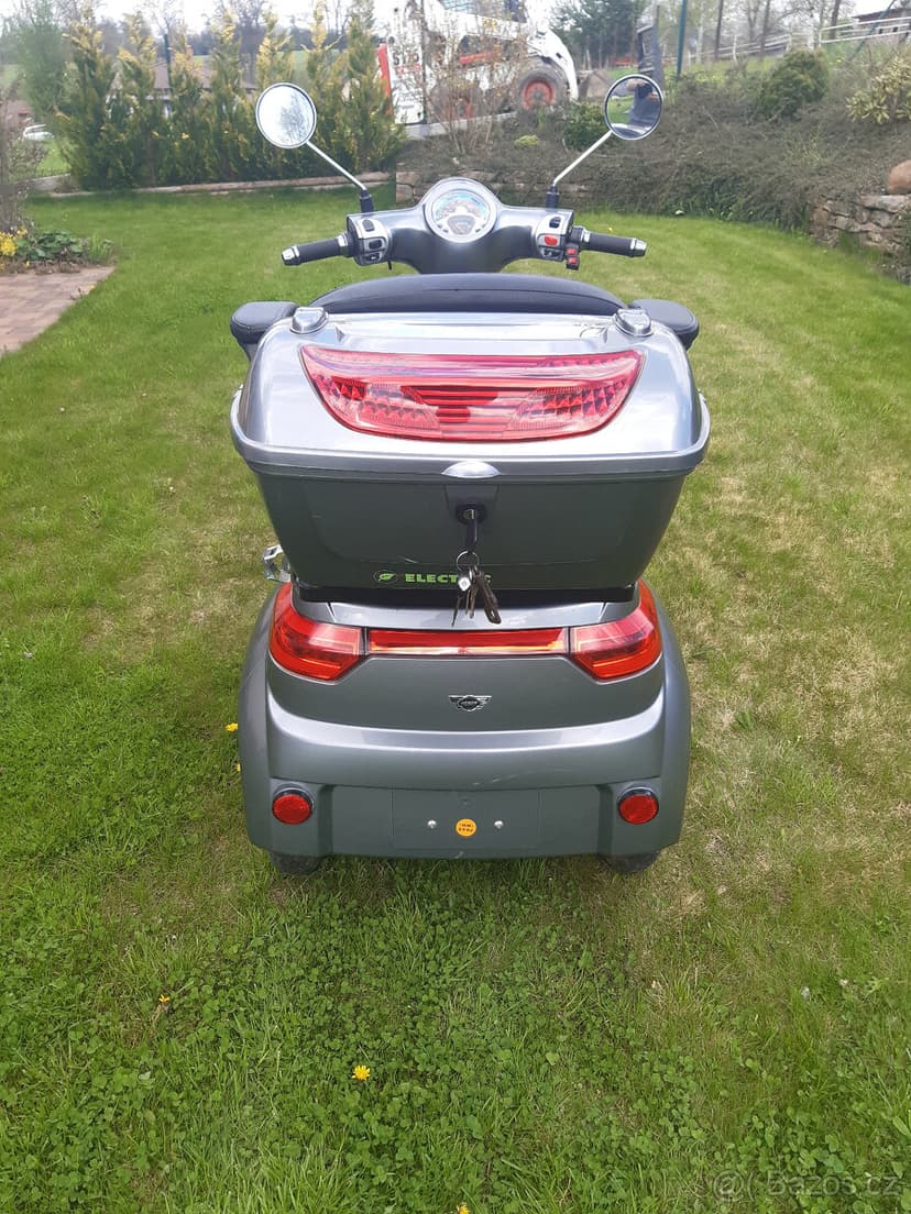 El. skůtr 2020 Hecht citis max