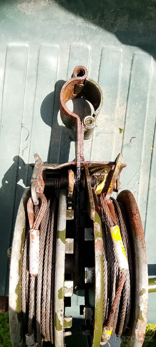 Naviják vojenský dvoukotoučový ruční