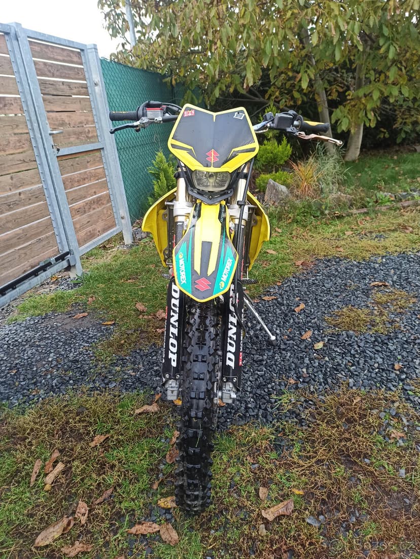 Suzuki RMZ 250 R.V.2015