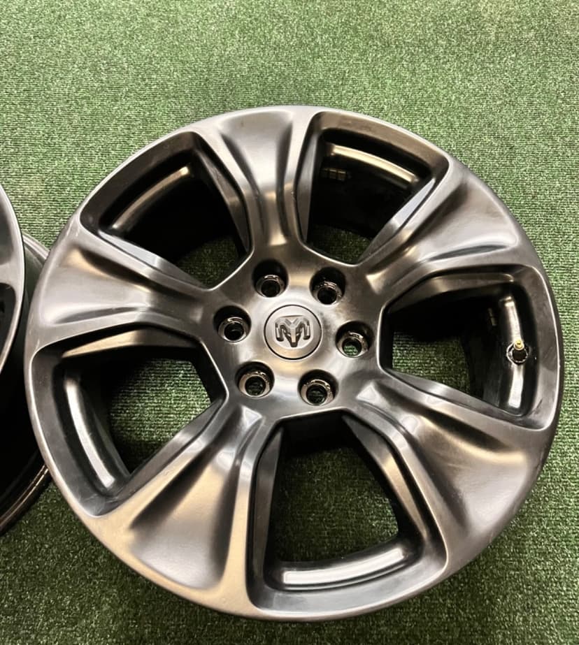 2Ks. Alu Dodge RAM 1500 5.Gen - Black