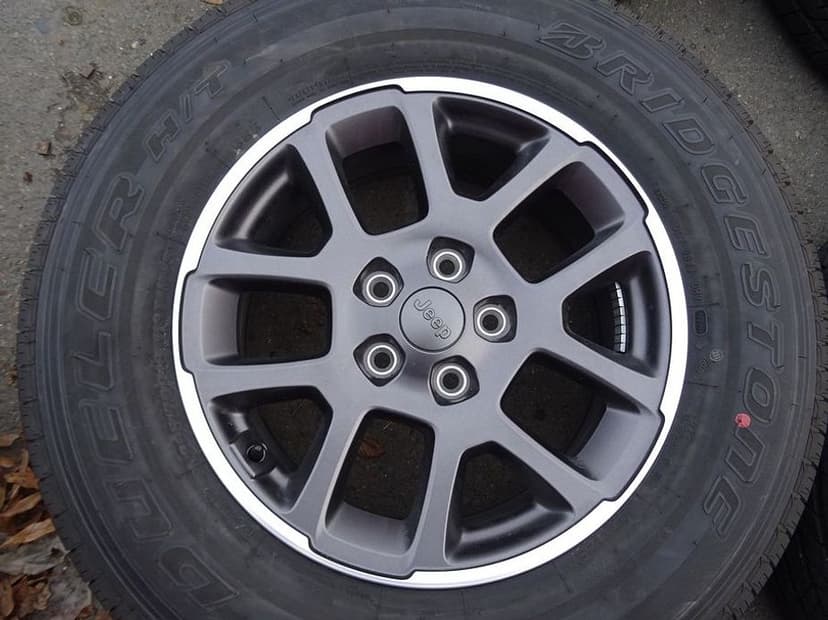 Alu disky Jeep Wrangler, 18", 5x127, celoroční Bridgestone