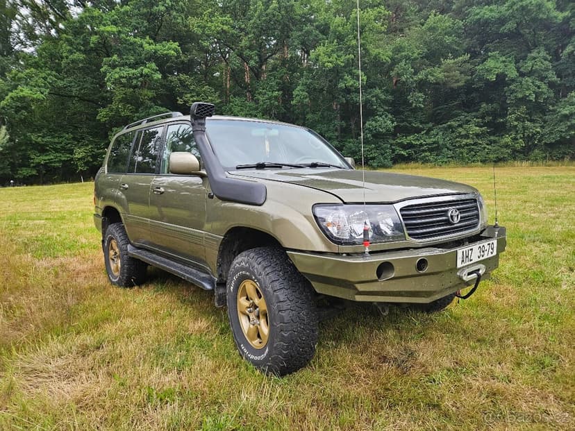 TOYOTA Land Cruiser 100