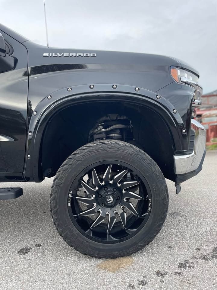 Chevrolet Silverado 1500 5.3 V8 4x4 (6" LIFT KIT)
