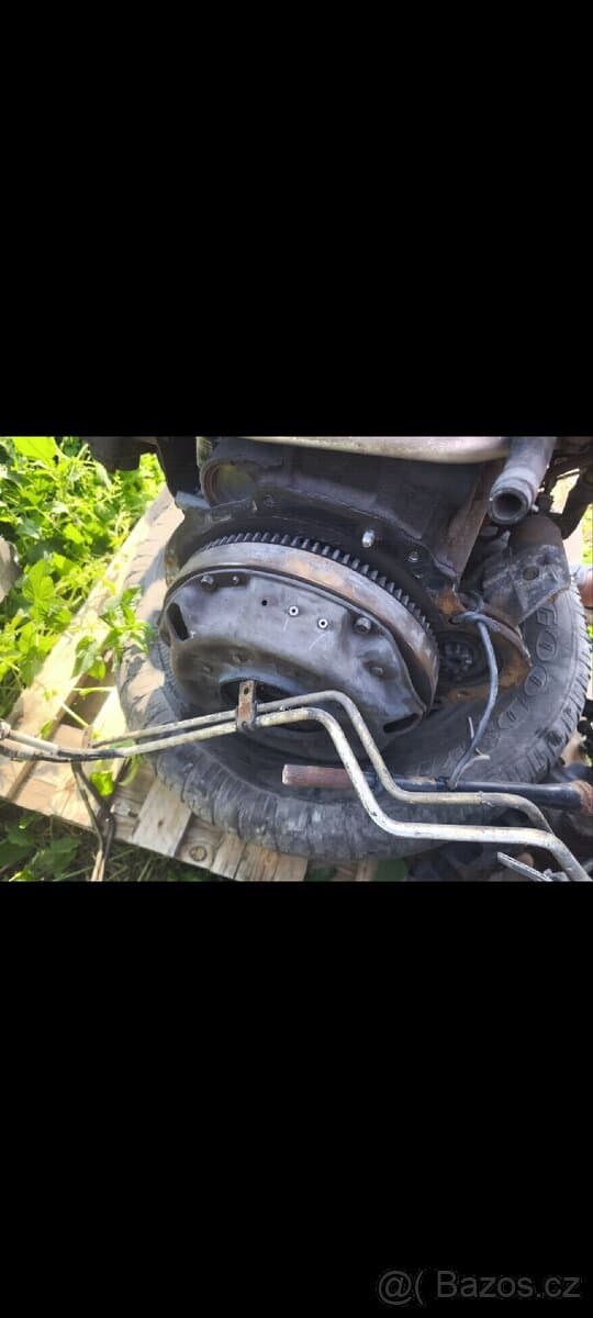 Motor nissan D22 76kw, převodovka, rozvodovka, řízení atd