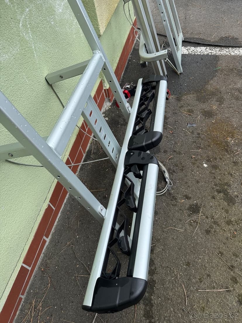 Originální nosič lyží a snowboardů jeep wrangler jk