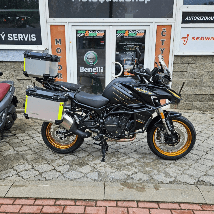 QJ Motor SRT 900 SX, kufry ZDARMA, SKLADEM