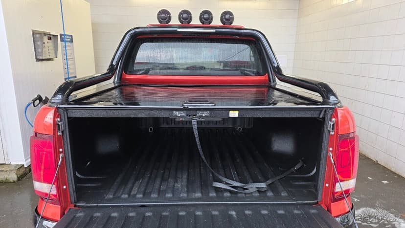 Sportovní ochranný rám na korbu s hliníkovou roletkou Amarok