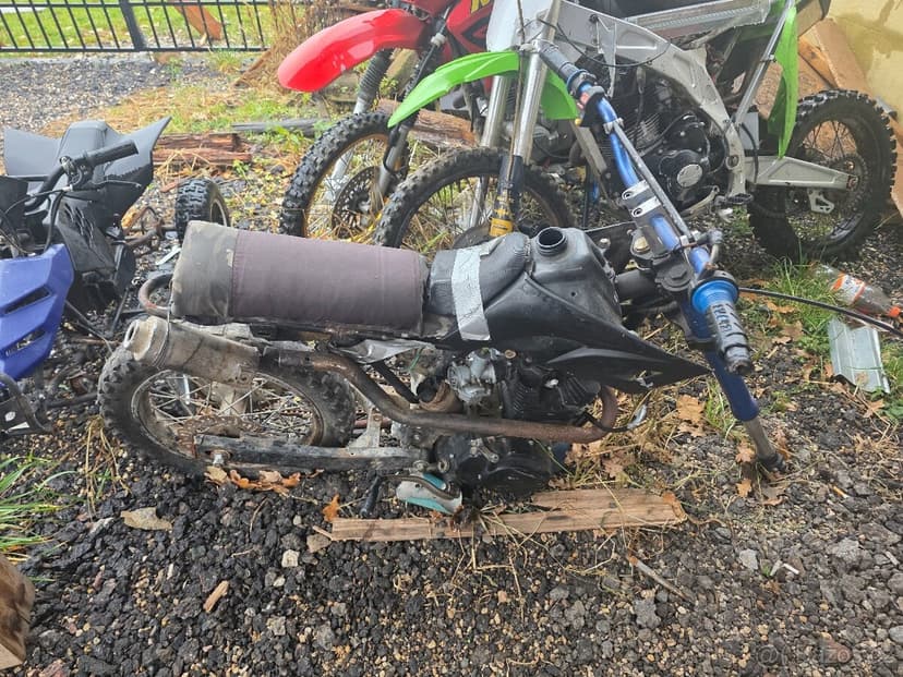 2x250 1x 125 2x minibike a 1x čtyřkolka