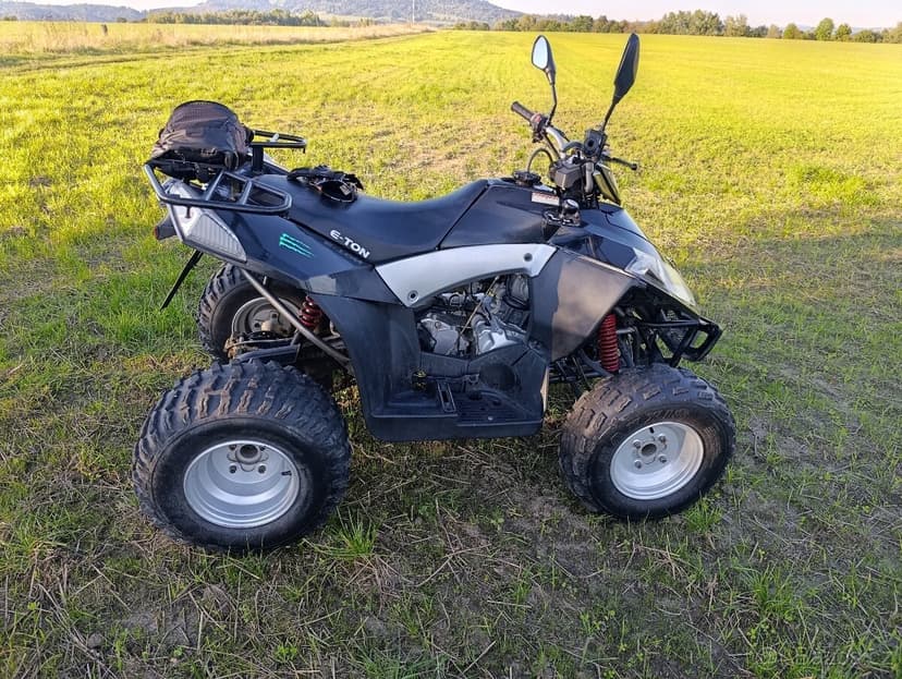 Čtyřkolka Eton vector 300