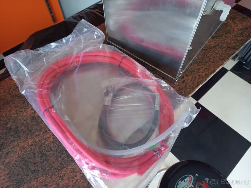 Držák (schránka) na autobaterii