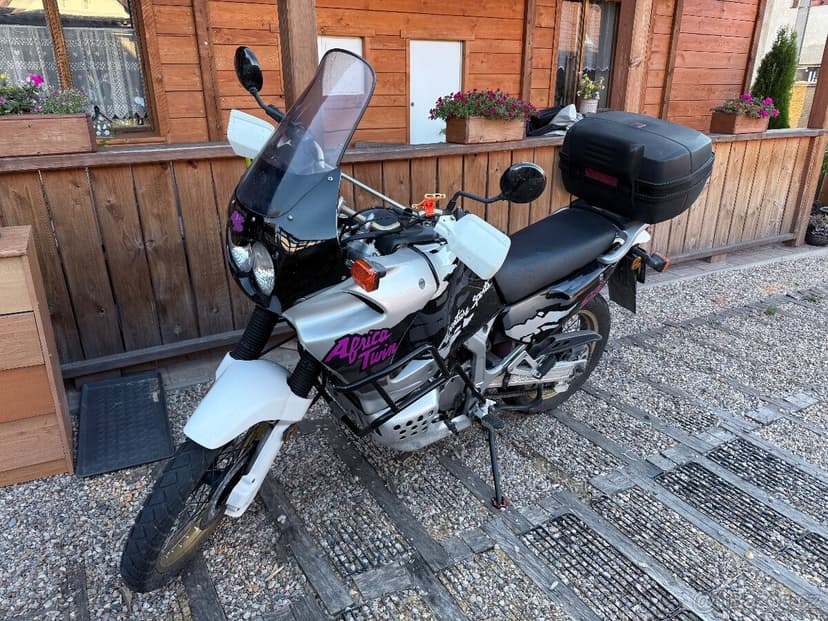 Honda africa twin 750