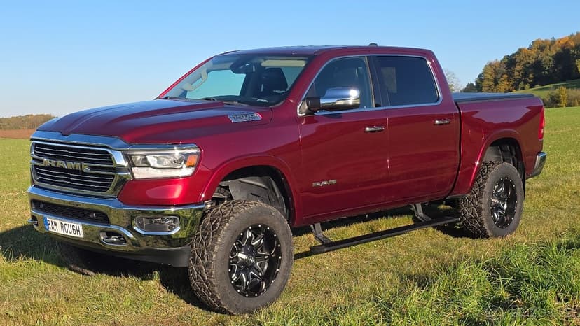 DODGE RAM 1500 5.7 HEMI V8 ROUGH COUNTRY LARAMIE