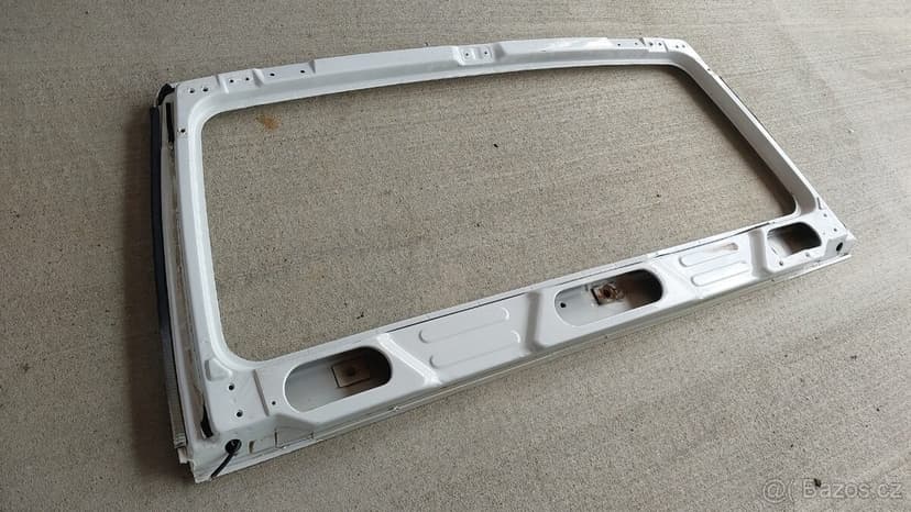 Suzuki Samurai SJ413 – Rám čelního skla bílý