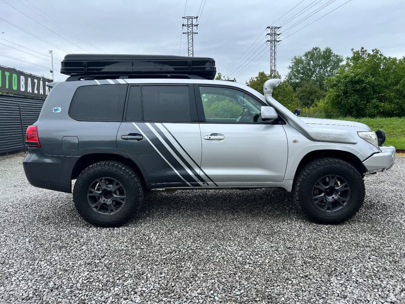 Toyota Landcruiser 200