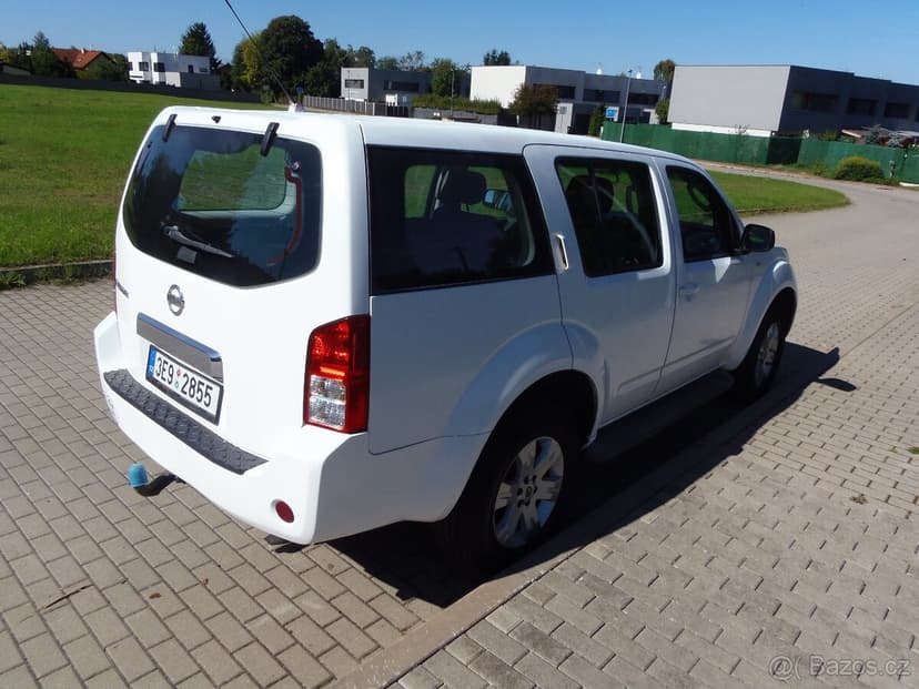 Nissan Pathfinder 2.5 DCi 4x4 manuál tažné 3T