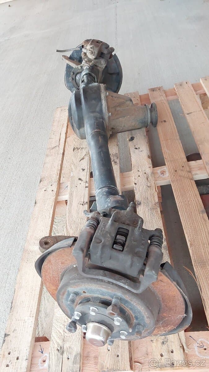 Suzuki Samurai SJ413 – Náprava přední široká