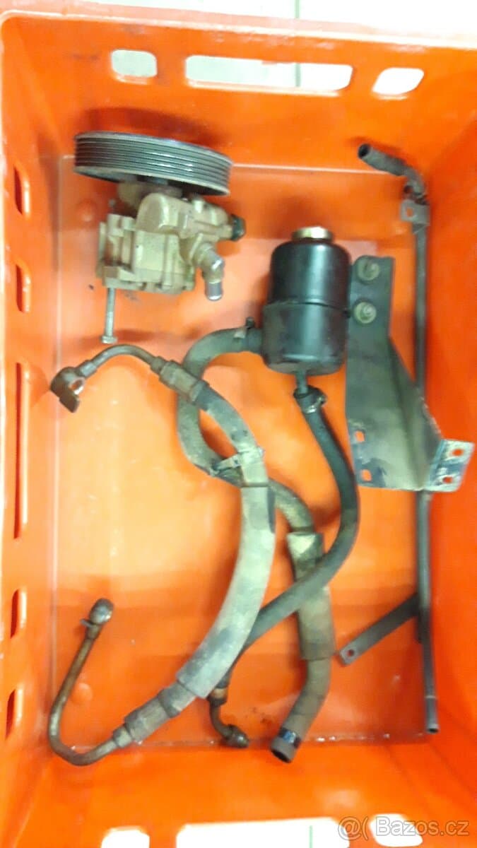 Suzuki Samurai :  Posilovač řízení