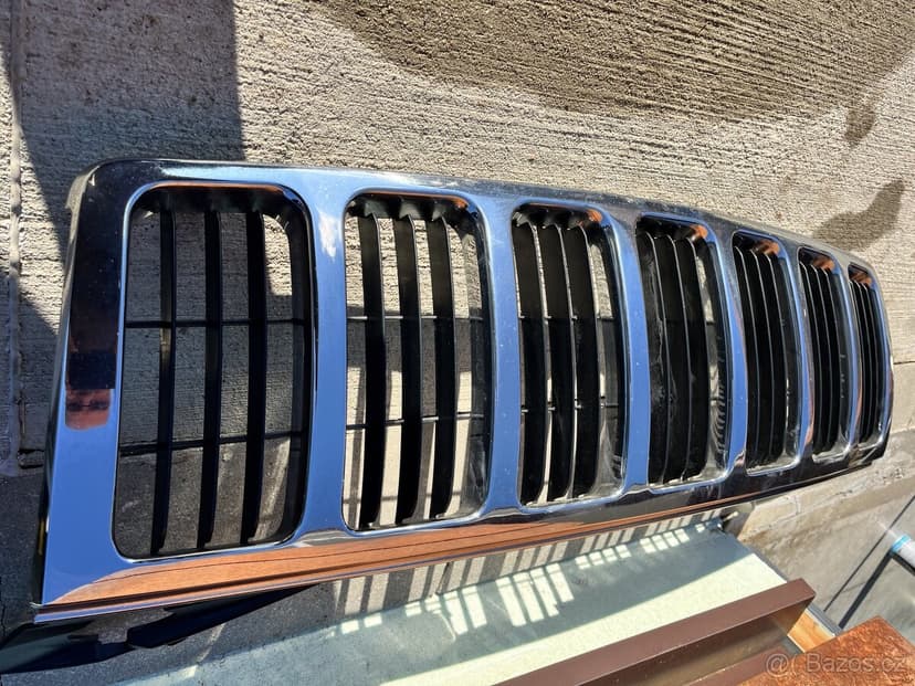 JEEP GRAND CHEROKEE WK Maska