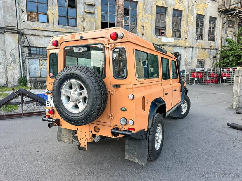 Land Rover Defender 110 2.4 SW SE