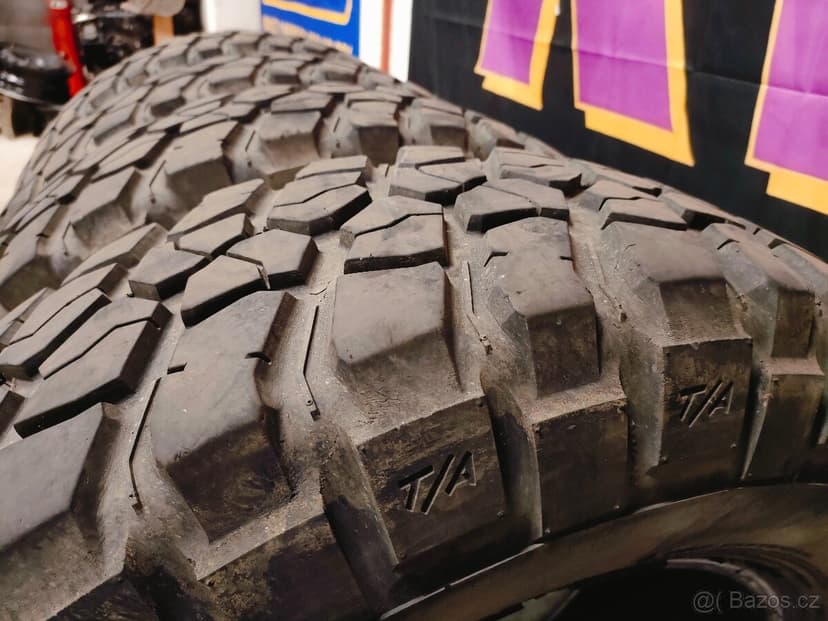 Bf goodrich mud terrain T/A 255/75 r17