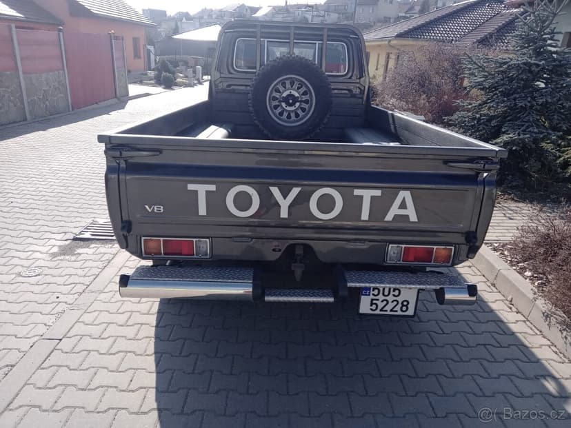 Land Cruiser 79 VDJ 6x6 4,5TD V8    S L E V A