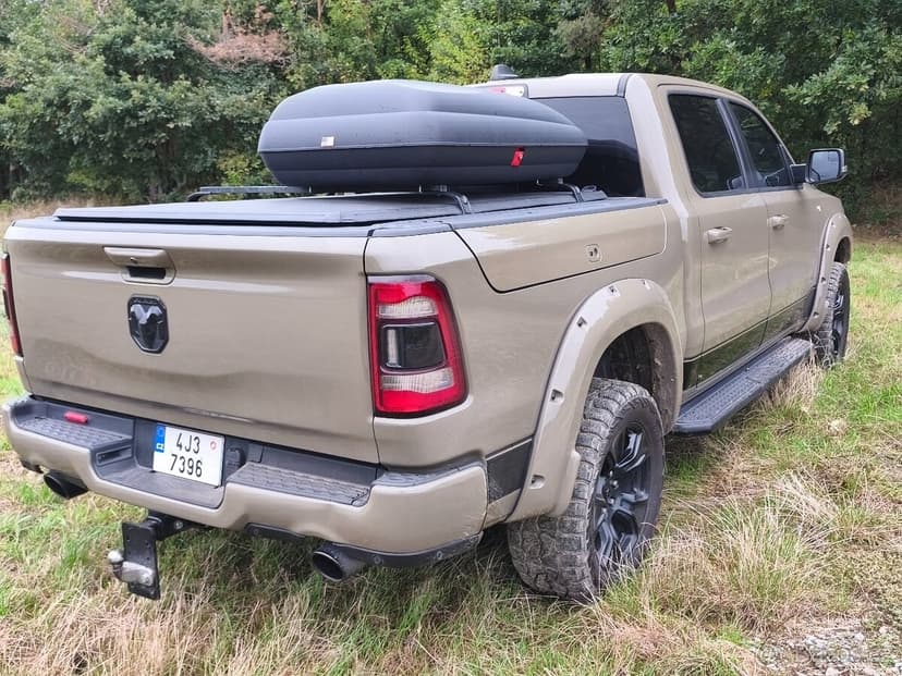 Dodge Ram 1500 Laramie motor 5.7hemi 295 kw.