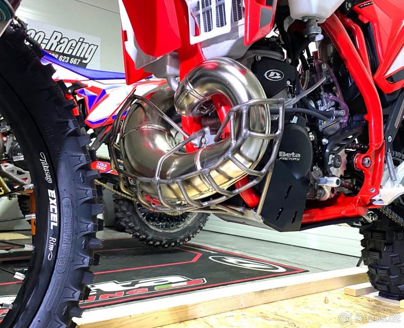 KTM Husqvarna Beta Gas Gas kryt kolene výfuku