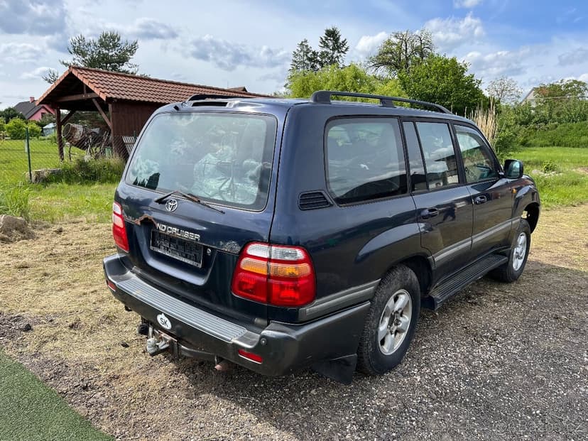 Toyota Land Cruiser 100