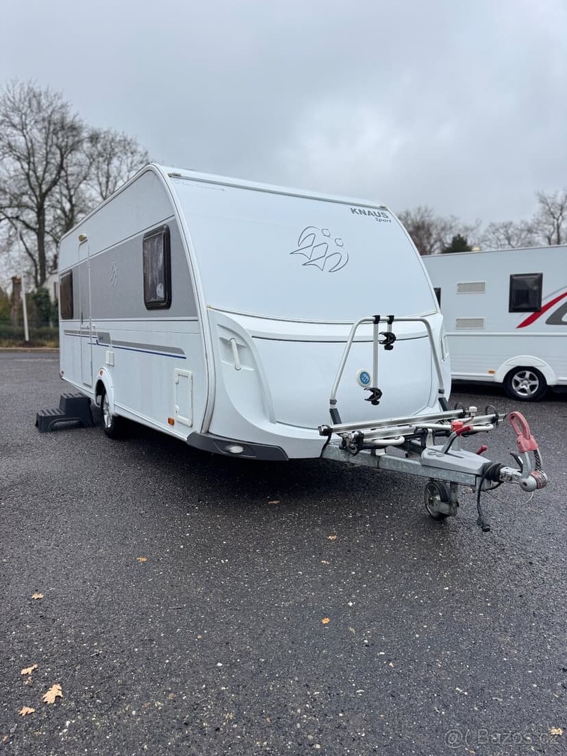 Knaus Sport 500 ~ Francouzská postel