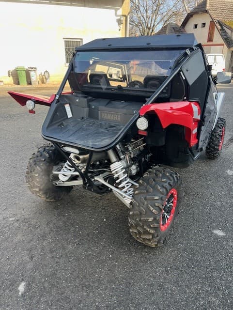 YAMAHA YXZ 1000R side-by-side