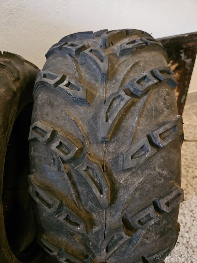 Pneu na čtyřkolku