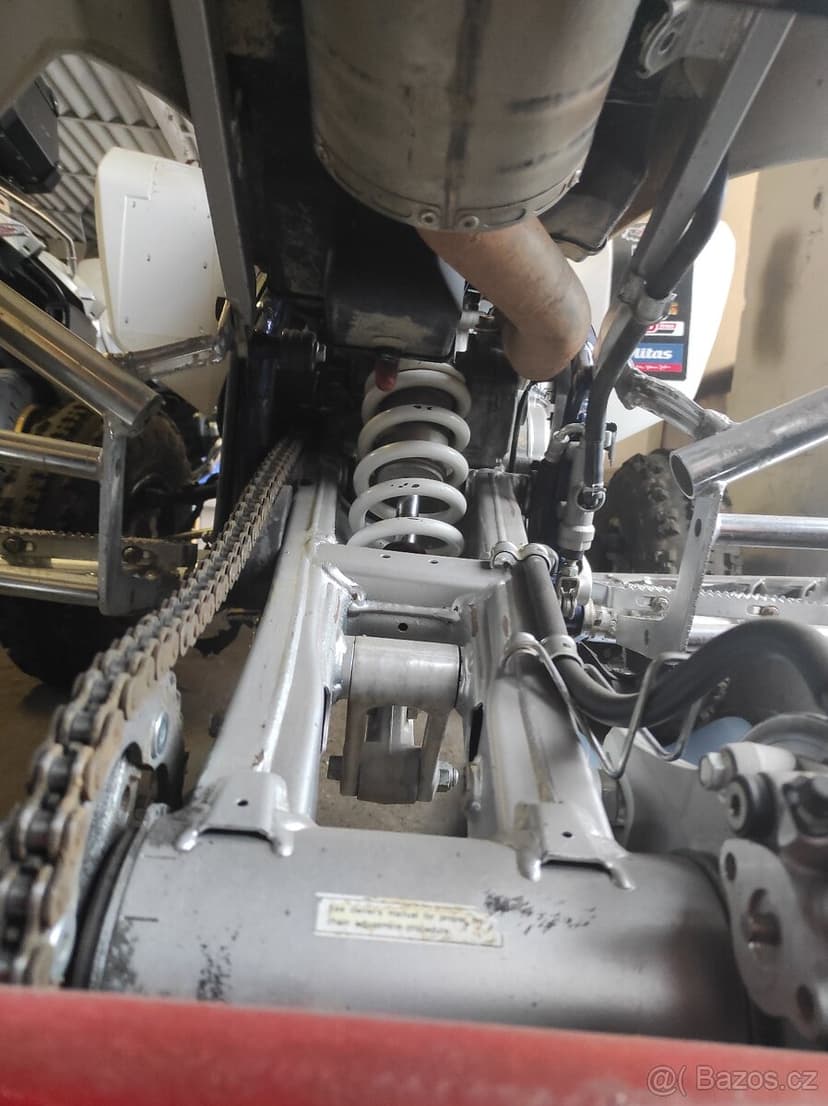 Závodní čtyřkolka Suzuki