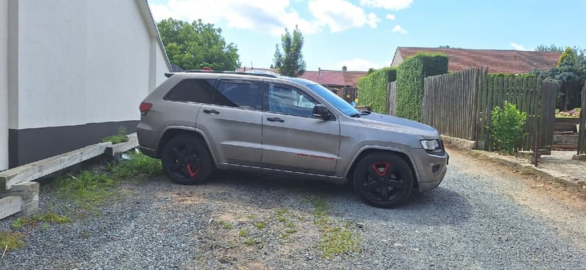 Jeep grand Cherokee overland, 2016 184kw. Odpočet DPH.