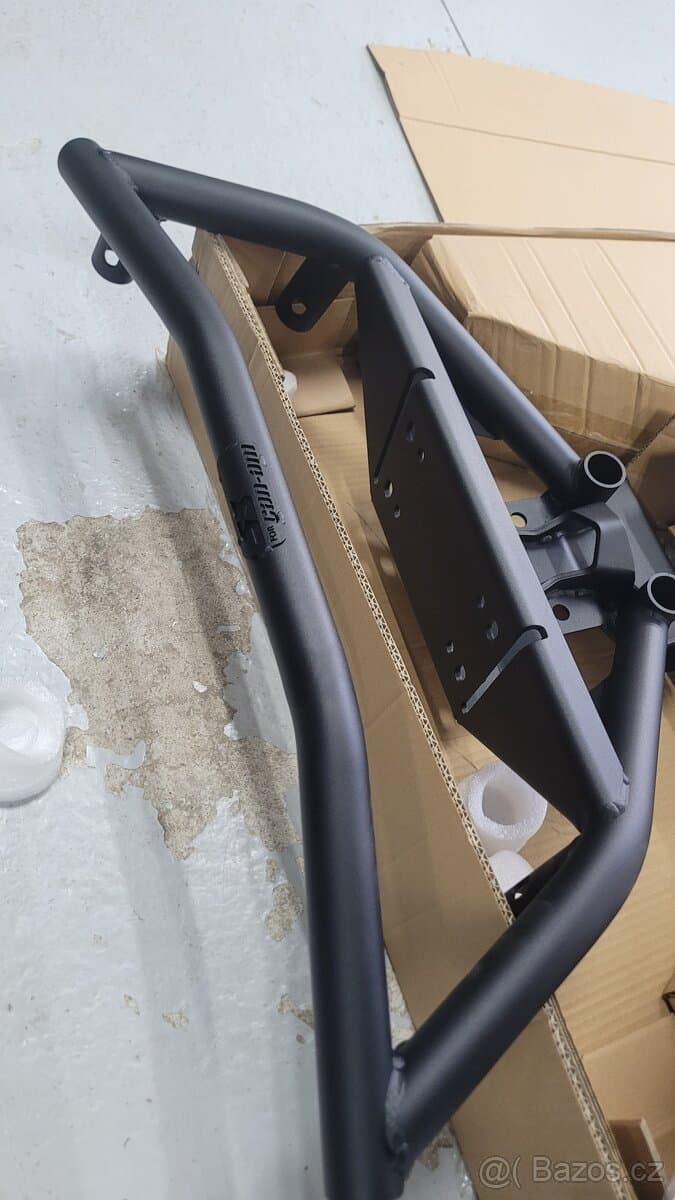 Naraznik can-am x3 zadni naraznik