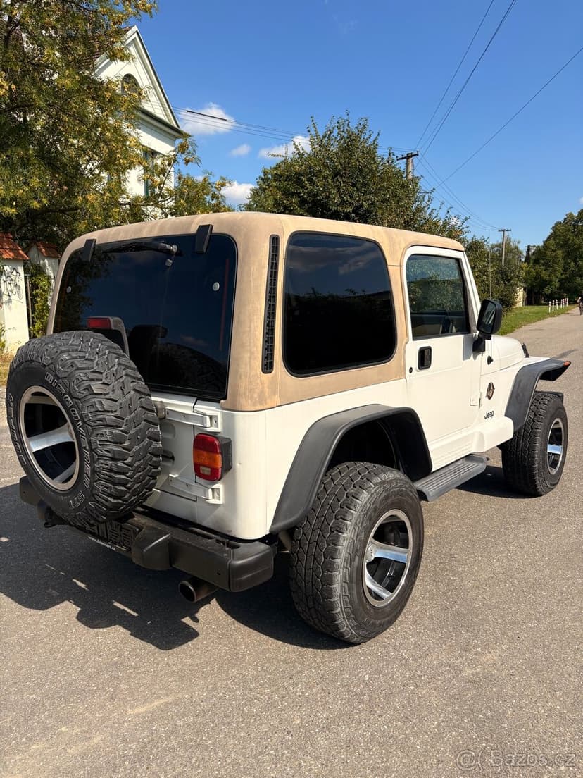 Jeep Wrangler 4.0 L6 automat