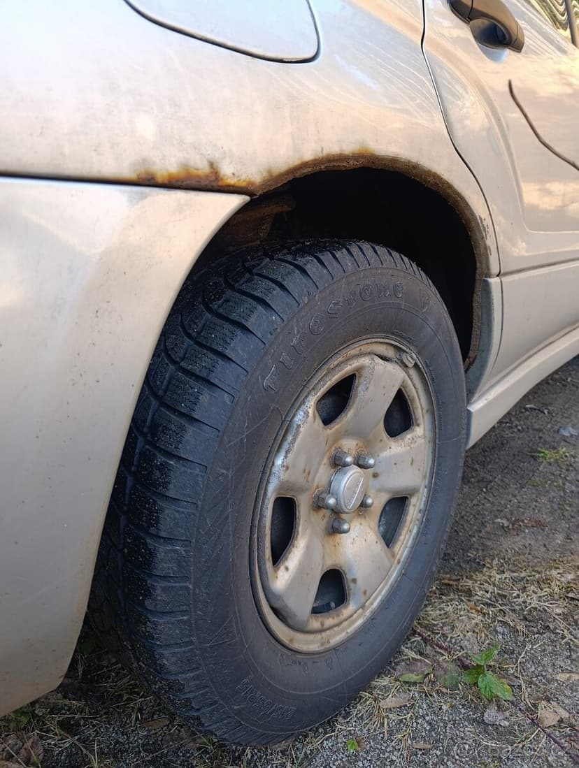 Subaru Forester SG 2.0 116kw na opravu nebo na díly