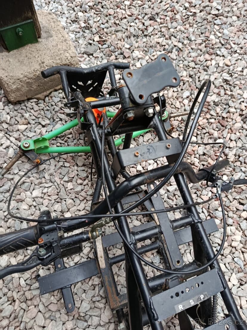 Torzo z malé elektrické čtyřkolky