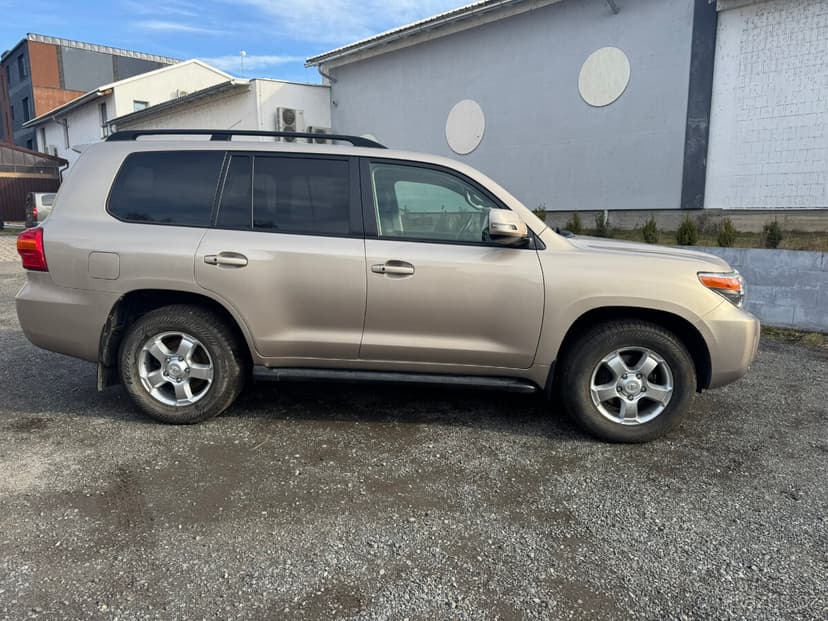 Toyota Land Cruiser 200 V8 4,5 ČR a jen 61tkm