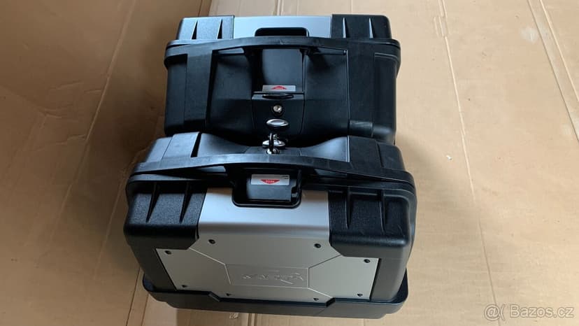 Triumph Tiger 800 / sada bočních kufrů, nosiče Givi/Kappa