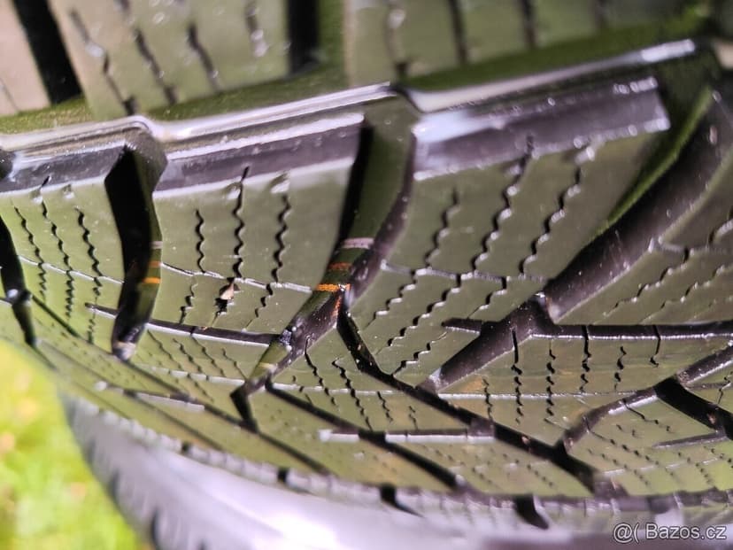 Zimní sada Volvo XC60 r18 5x108 Dunlop 235/60/18  8mm  2021