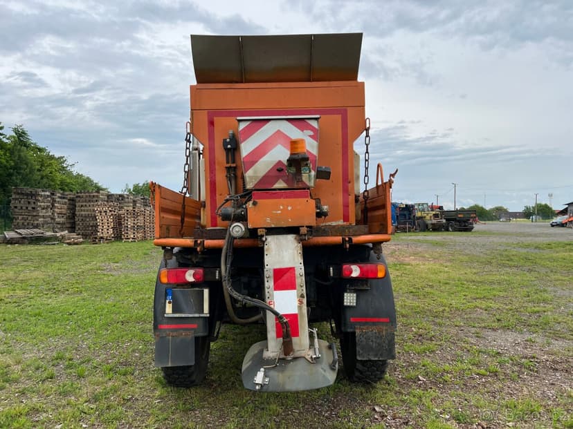 ZIMNÍ ÚDRŽBA - MERCEDES BENZ UNIMOG